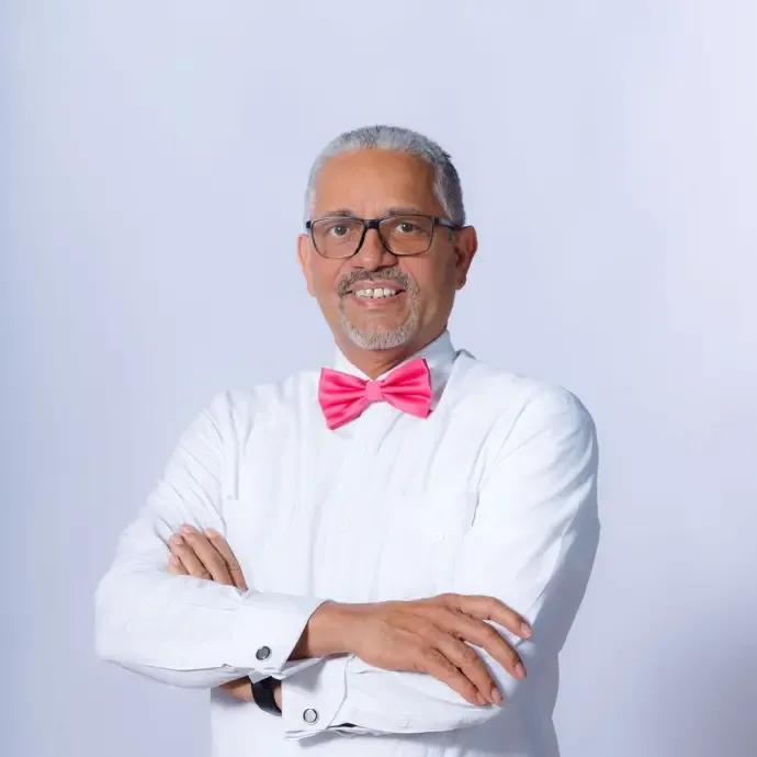 Dr. Juan Vila, cirujano oncólogo y mastólogo en Unidoci, Santiago